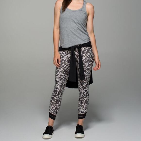 Lululemon High Times Pant *Wrap Mesh
Ace Spot Grain Black / Black SZ 6 - Picture 1 of 10